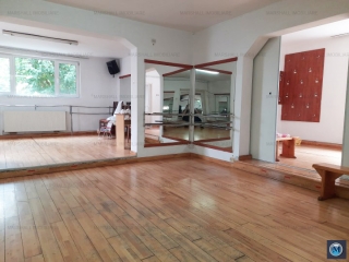 Vila cu 9 camere de vanzare, zona Republicii, 593.26 mp