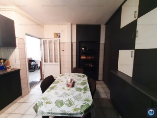 Vila cu 6 camere de vanzare, zona Malu Rosu, 220 mp