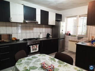 Vila cu 6 camere de vanzare, zona Malu Rosu, 220 mp
