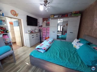 Casa cu 2 camere de vanzare, zona Lupeni, 70 mp
