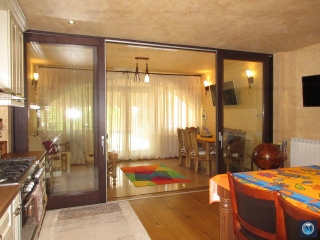 Vila cu 5 camere de inchiriat, zona Traian, 352.1 mp