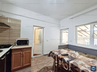 Casa cu 10 camere de vanzare, zona Postei - Bucov, 251.17 mp