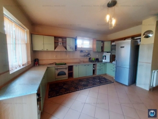 Vila cu 7 camere de vanzare in Lipanesti, 397.3 mp