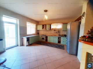 Vila cu 7 camere de vanzare in Lipanesti, 397.3 mp