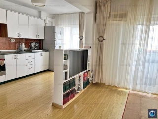 Apartament 3 camere de vanzare, zona Republicii, 74 mp