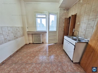 Apartament 4 camere de vanzare, zona Sud, 94,67 mp