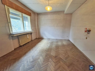 Apartament 4 camere de vanzare, zona Sud, 94,67 mp