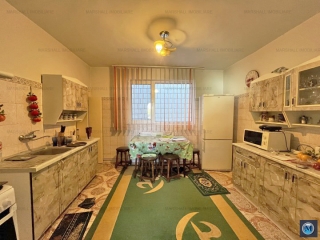 Casa cu 4 camere de vanzare, zona Central, 162 mp