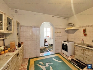 Casa cu 4 camere de vanzare, zona Central, 162 mp