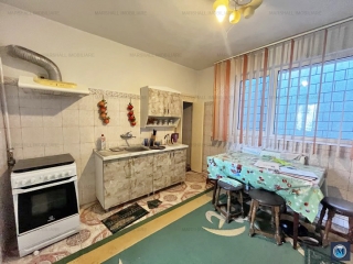 Casa cu 4 camere de vanzare, zona Central, 162 mp