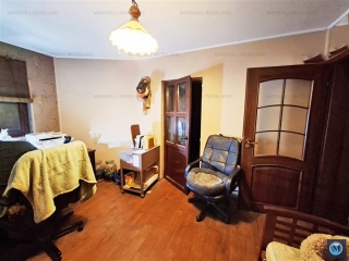 Vila cu 6 camere de vanzare, zona Malu Rosu, 300 mp
