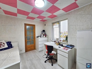 Vila cu 5 camere de vanzare, zona Republicii, 80 mp