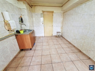 Apartament 3 camere de vanzare, zona 9 Mai, 64 mp