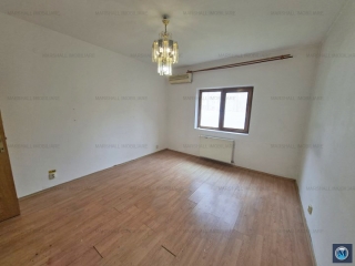 Vila cu 9 camere de vanzare, zona Nord, 310 mp