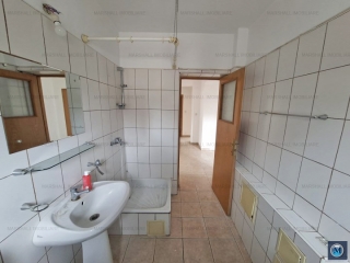 Vila cu 9 camere de vanzare, zona Nord, 310 mp