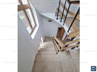 Vila cu 9 camere de vanzare, zona Nord, 310 mp