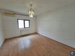 Vila cu 9 camere de vanzare, zona Nord, 310 mp
