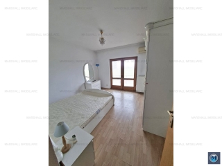 Vila cu 9 camere de vanzare, zona Nord, 310 mp