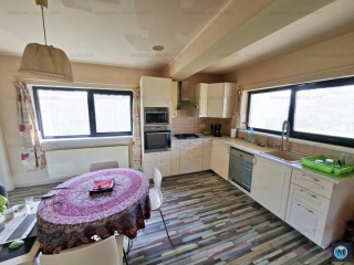 Casa cu 5 camere de vanzare in Lipanesti, 177.35 mp