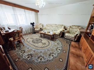 Apartament 3 camere de vanzare, zona Central, 74 mp
