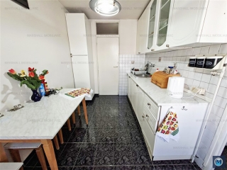Apartament 3 camere de vanzare, zona Central, 74 mp