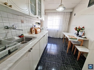 Apartament 3 camere de vanzare, zona Central, 74 mp