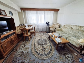 Apartament 3 camere de vanzare, zona Central, 74 mp