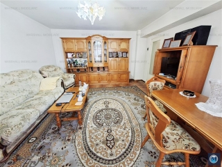 Apartament 3 camere de vanzare, zona Central, 74 mp