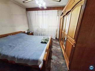 Apartament 3 camere de vanzare, zona Central, 74 mp