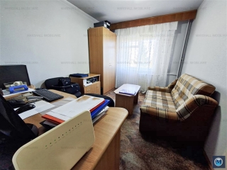 Apartament 3 camere de vanzare, zona Central, 74 mp