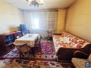 Apartament 3 camere de vanzare, zona Andrei Muresanu, 61 mp