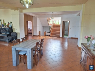Vila cu 10 camere de vanzare, zona Central, 680 mp
