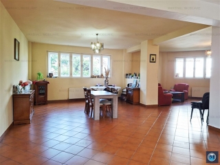 Vila cu 10 camere de vanzare, zona Central, 680 mp