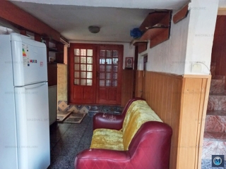 Casa cu 8 camere de vanzare, zona Eroilor, 230 mp