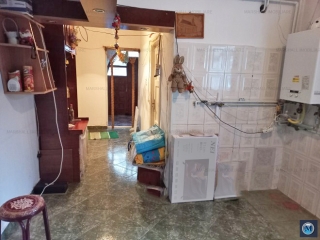 Casa cu 8 camere de vanzare, zona Eroilor, 230 mp