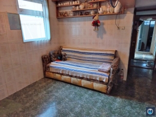 Casa cu 8 camere de vanzare, zona Eroilor, 230 mp
