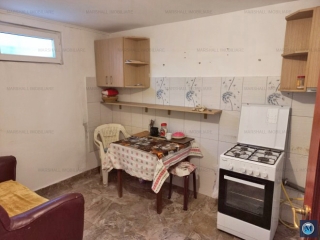 Casa cu 8 camere de vanzare, zona Eroilor, 230 mp