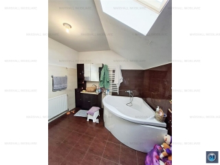 Casa cu 4 camere de vanzare, zona Central, 170 mp