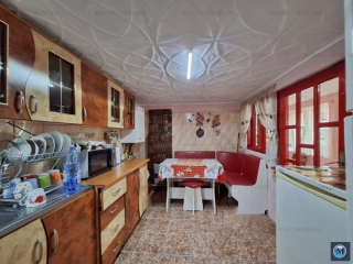 Casa cu 4 camere de vanzare in Strejnicu, 90 mp