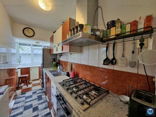 Casa cu 8 camere de vanzare in Bucov, 252 mp
