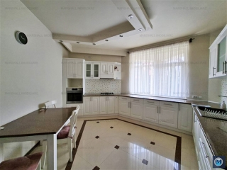 Vila cu 9 camere de vanzare in Bucov, 510 mp