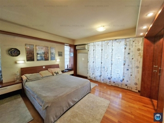 Vila cu 4 camere de vanzare, zona Central, 250 mp