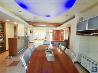 Vila cu 4 camere de vanzare, zona Central, 250 mp