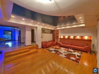 Vila cu 4 camere de vanzare, zona Central, 250 mp