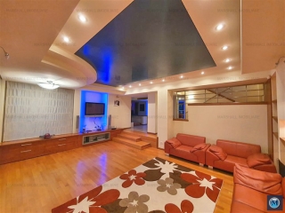 Vila cu 4 camere de vanzare, zona Central, 250 mp