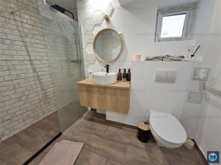 Apartament 3 camere de vanzare, zona Central, 78 mp