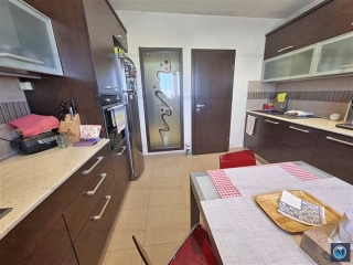 Apartament 4 camere de vanzare, zona Rudului, 117,94 mp