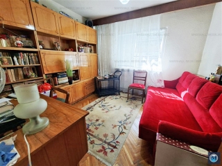 Apartament 3 camere de vanzare, zona Central, 64 mp