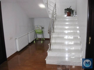 Vila cu 4 camere de vanzare, zona 9 Mai, 173 mp