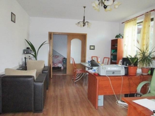 Vila cu 5 camere de vanzare, zona Central, 192 mp